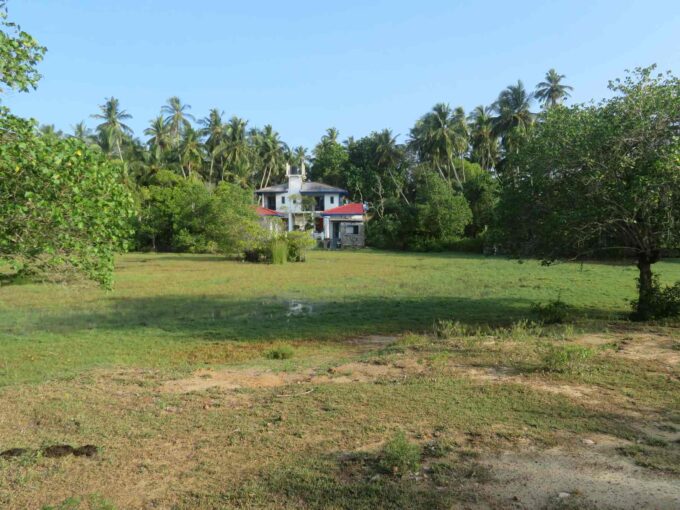 80-perch beach by land in Kahandamodara Tangalle for sale