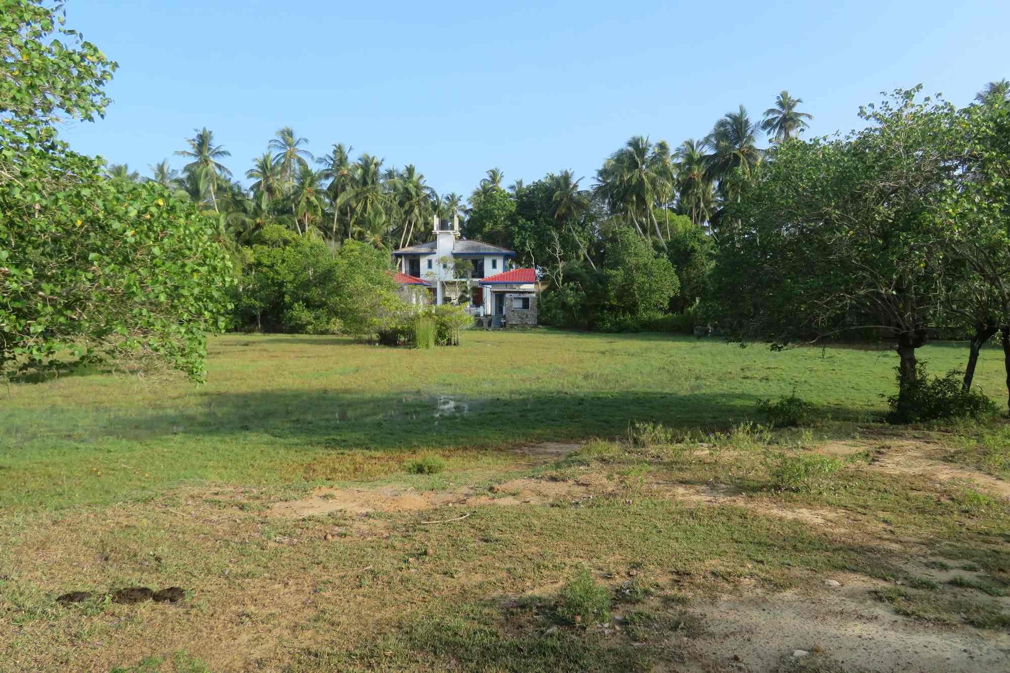 80-perch beach-by land in Kahandamodara, Tangalle for sale! Walk to the golden beach!