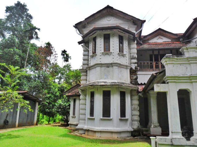 Old Antique Walawwa Colonial House in Kegalle for sale