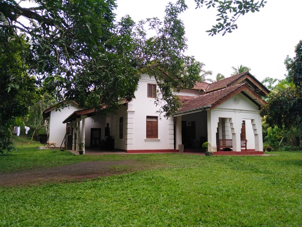 Discover the Beautiful Residence in Weligama: An old Colonial house (“Wallawwa”) dated from the beginning of the 20th Century!