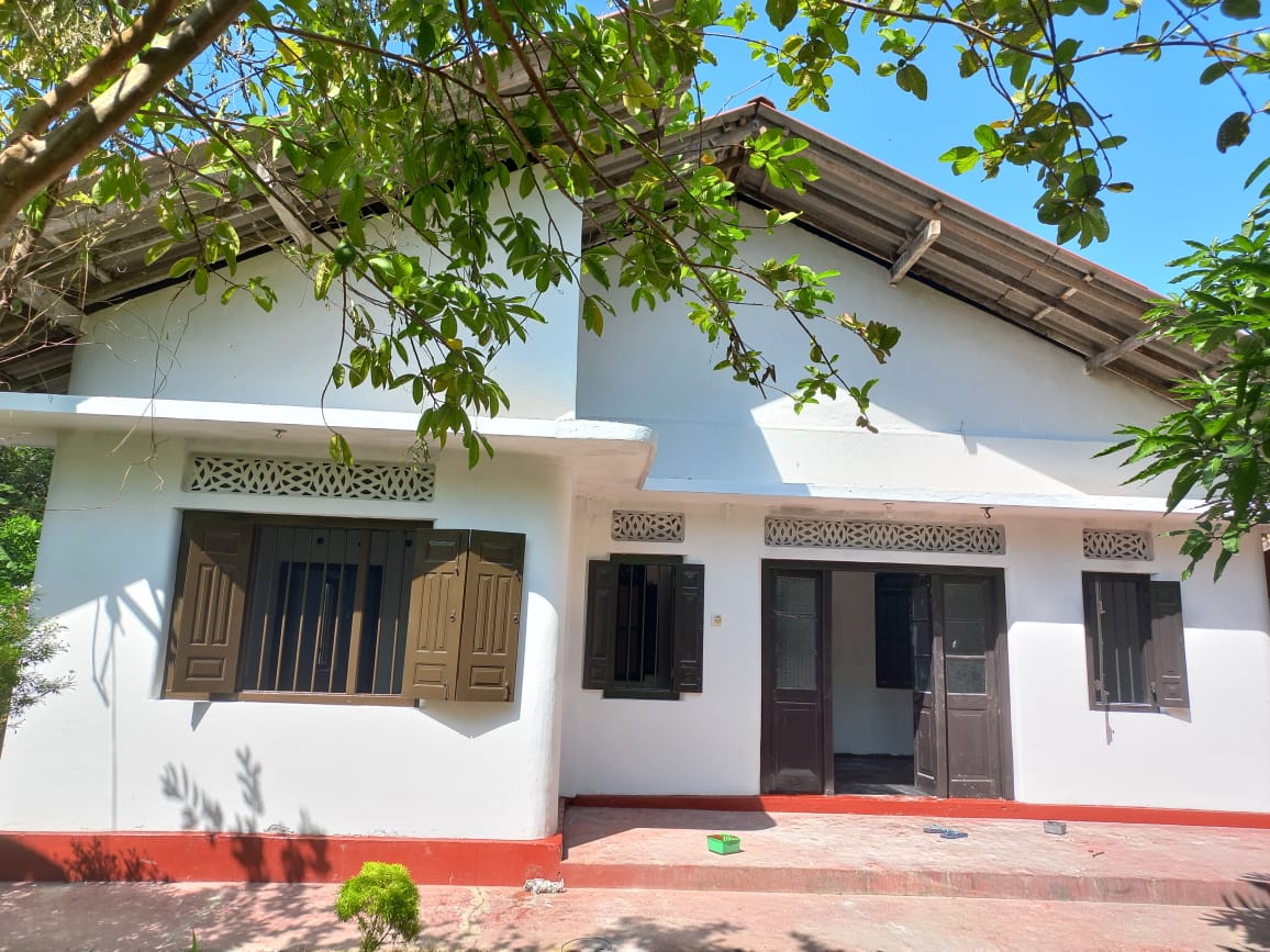 A 72-perch Colonial House “Wallawwa” for sale in Midigama: True relic of the Old Times!